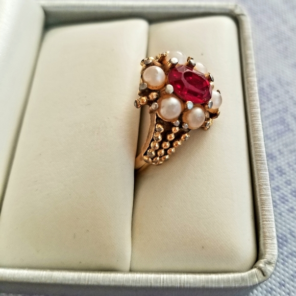 Vintage 1973 "ROSEGLOW" Avon Ring - Picture 3 of 4